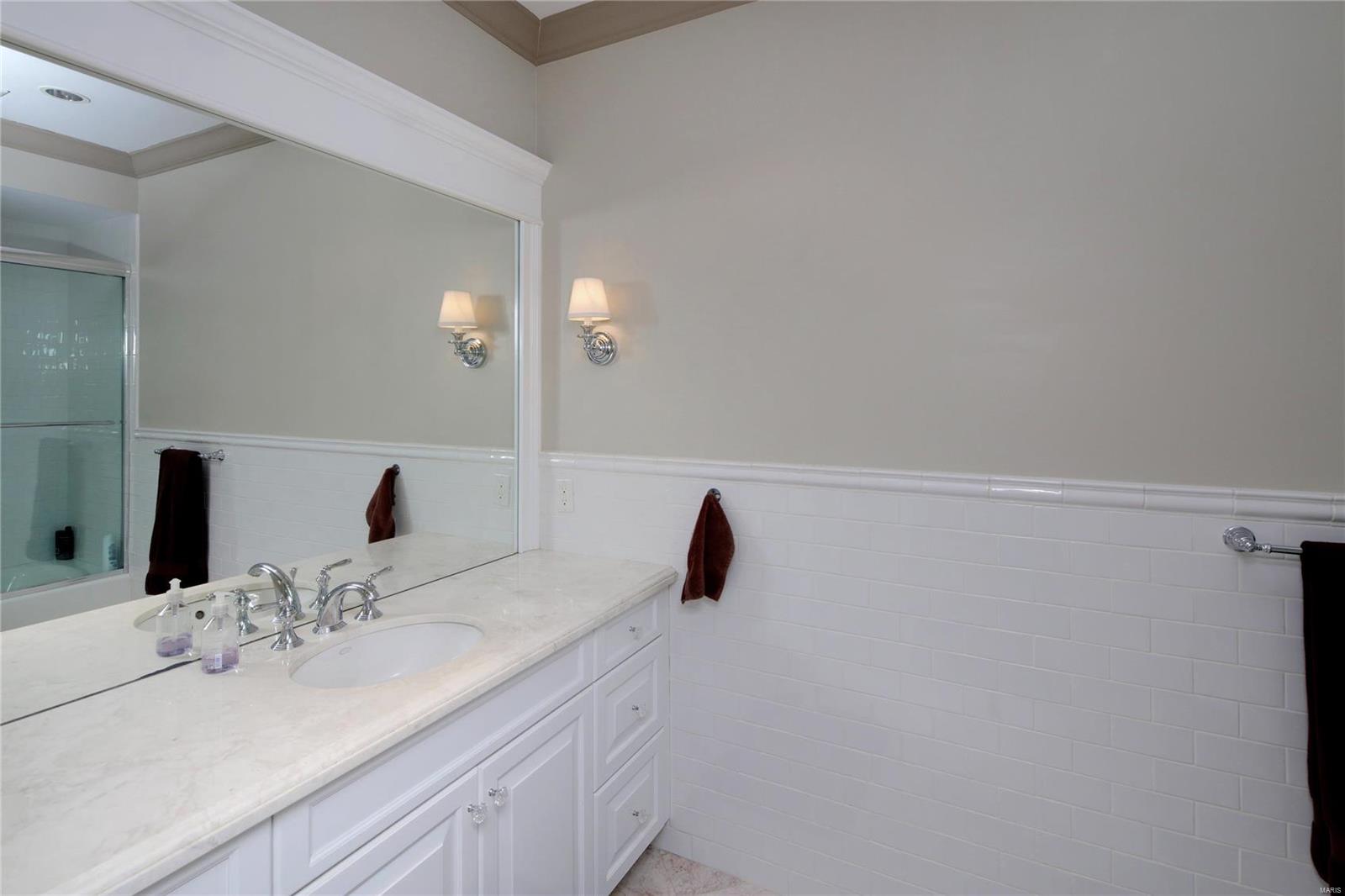 565 Barnes Road Ladue, MO 63124 - Photo 20 of 34