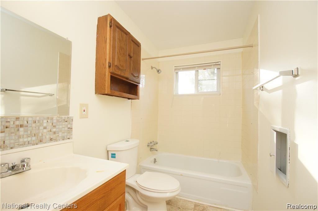 30074 Oakwood Street Inkster, MI 48141 - Photo 10 of 16