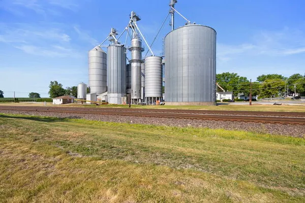 $33,000 | 648 Penfield Street, Beecher, IL 60401