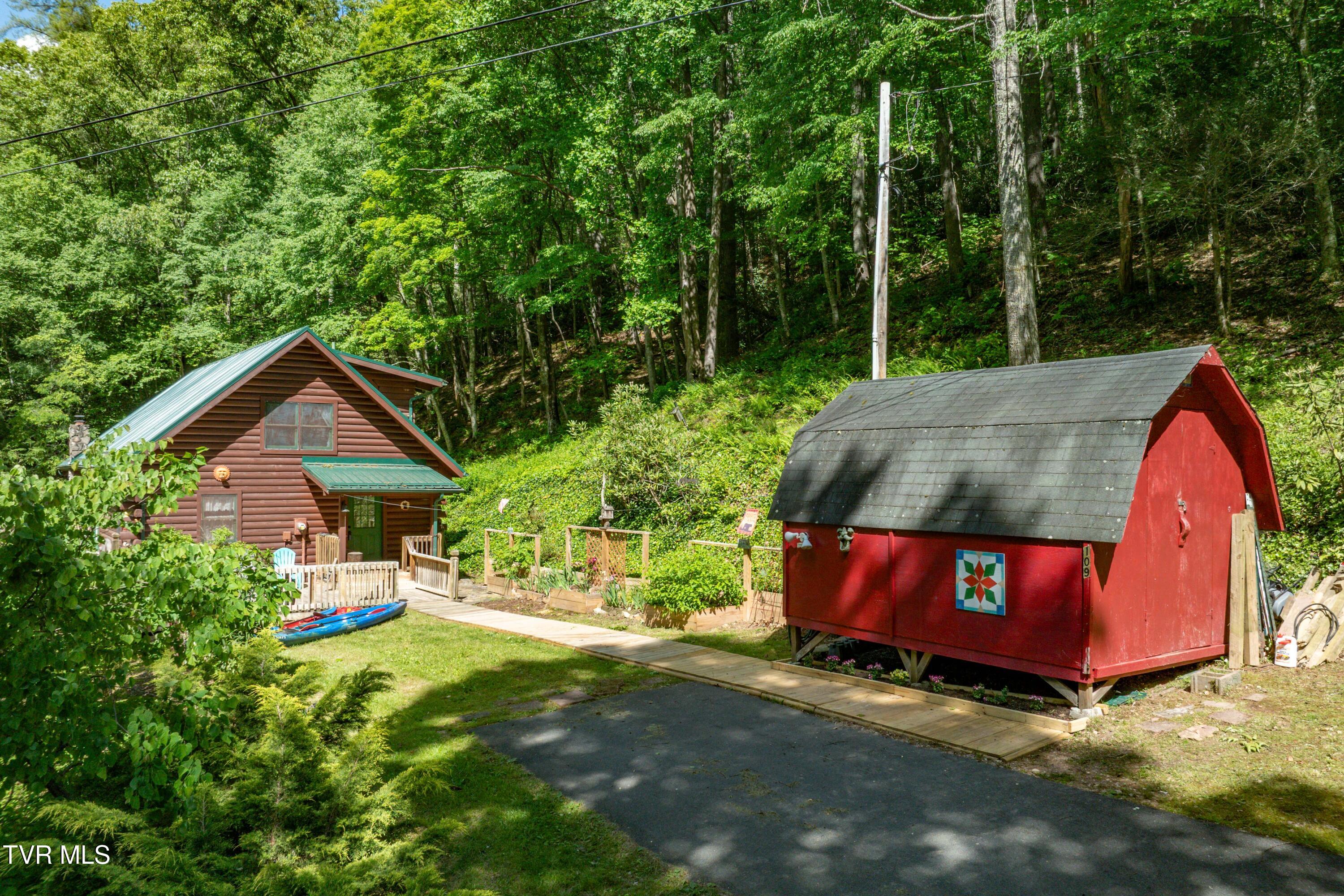 109 Hatley Hollow Road Butler, TN 37640 - Photo 2 of 74 109 Hatley Hollow Road (11 of 74)