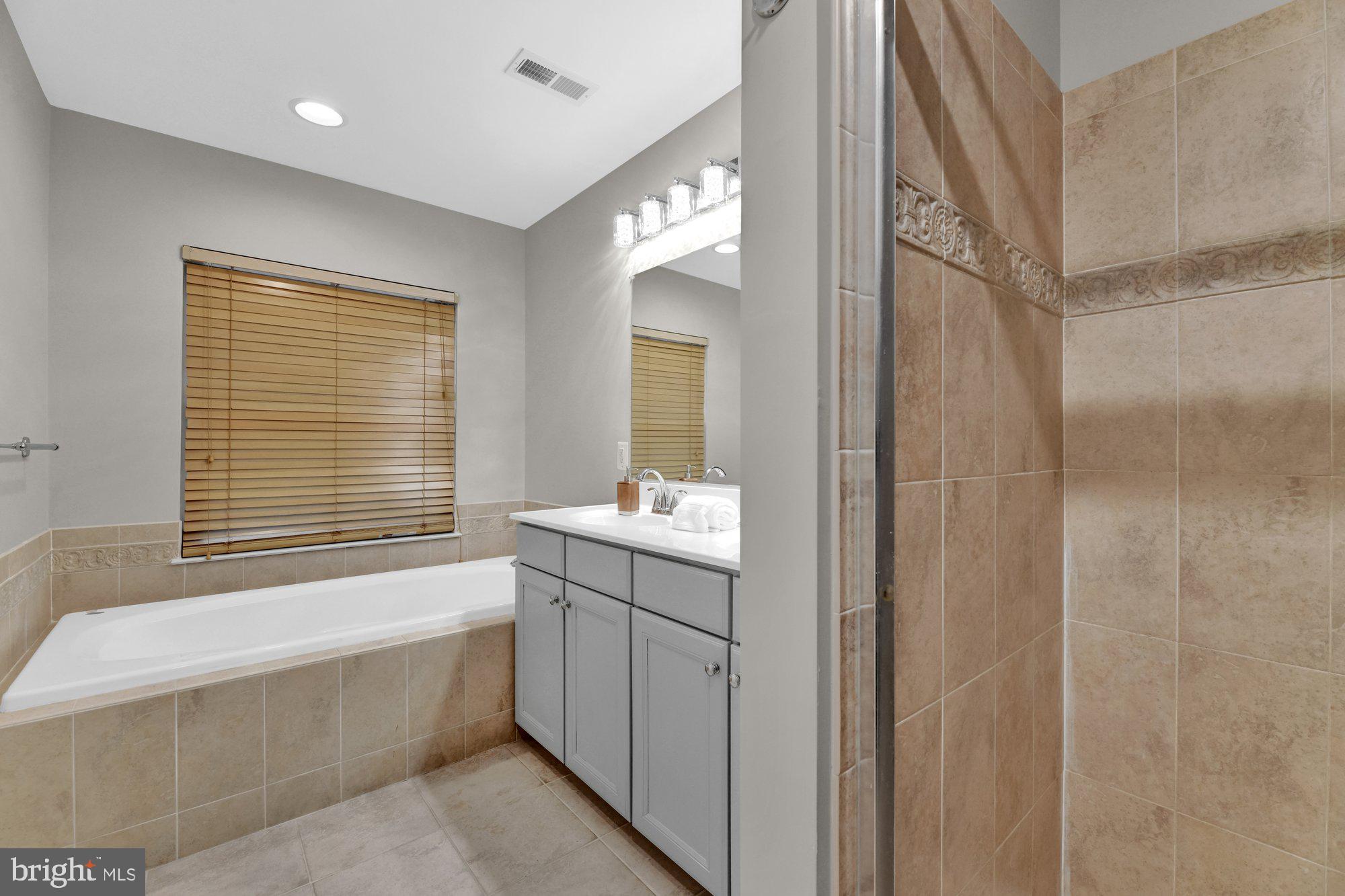 2068 Clipper Park Road Baltimore, MD 21211 - Photo 22 of 31 Master En Suite