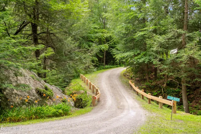 a view of a entryway of the house