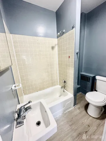 $2,000 | 1932 Chambers Street, Hamilton, NJ 08610