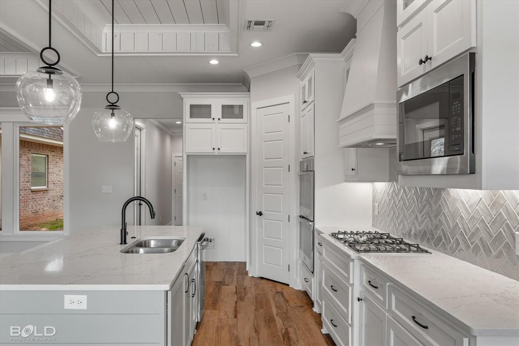 616 Meridian Way Benton, LA 71006 - Photo 19 of 40 a kitchen with a sink stainless steel appliances and cabinets