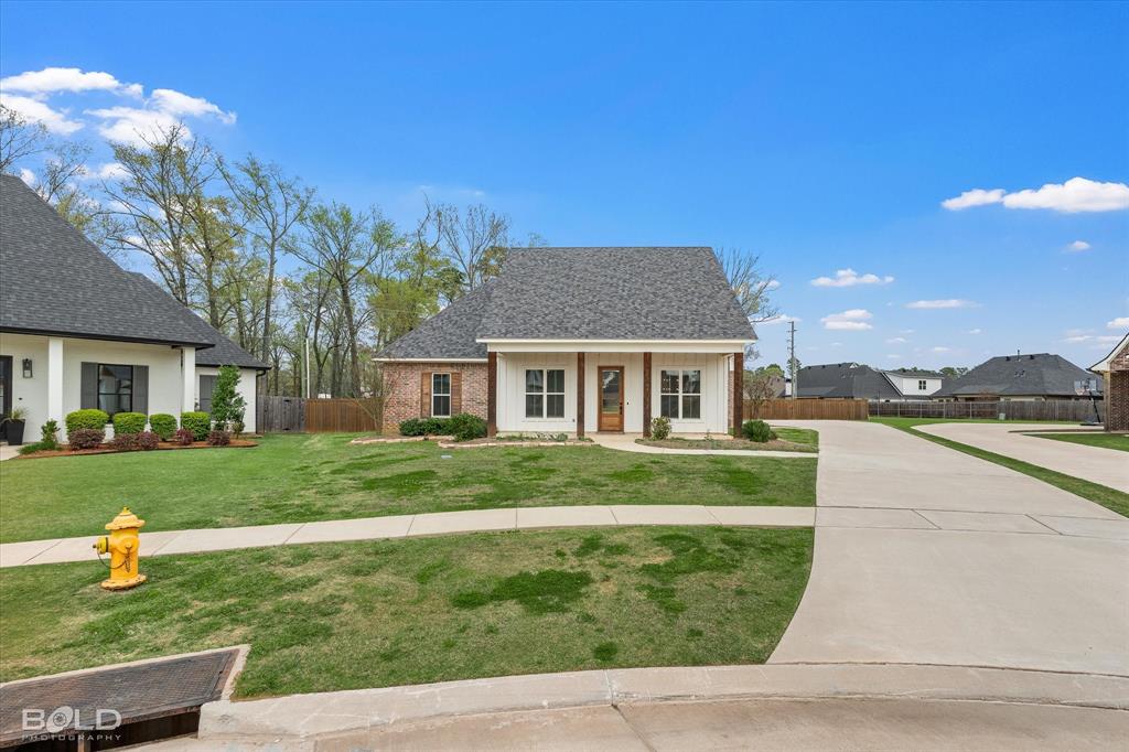 616 Meridian Way Benton, LA 71006 - Photo 3 of 40 a front view of a house with a yard