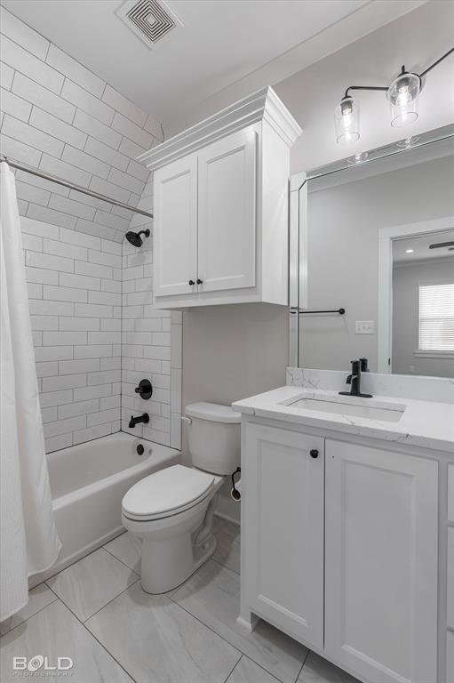 616 Meridian Way Benton, LA 71006 - Photo 32 of 40 a bathroom with a sink toilet and shower