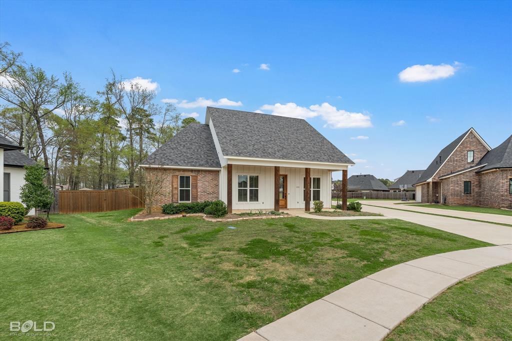 616 Meridian Way Benton, LA 71006 - Photo 4 of 40 a front view of a house with a garden
