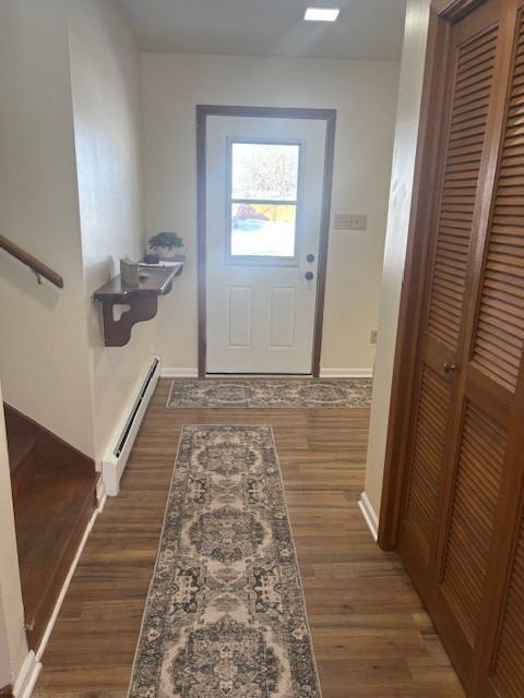 587 Phillips Circle Antioch, IL 60002 - Photo 2 of 20 a view of an entryway