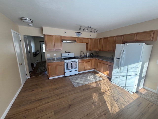 587 Phillips Circle Antioch, IL 60002 - Photo 6 of 20 a kitchen with stainless steel appliances granite countertop a refrigerator stove and wooden floor