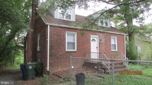 a view of a house with a garage