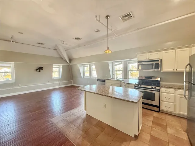 $2,200 | 23 Peck Lane, Unit 3, Warwick, RI 02888