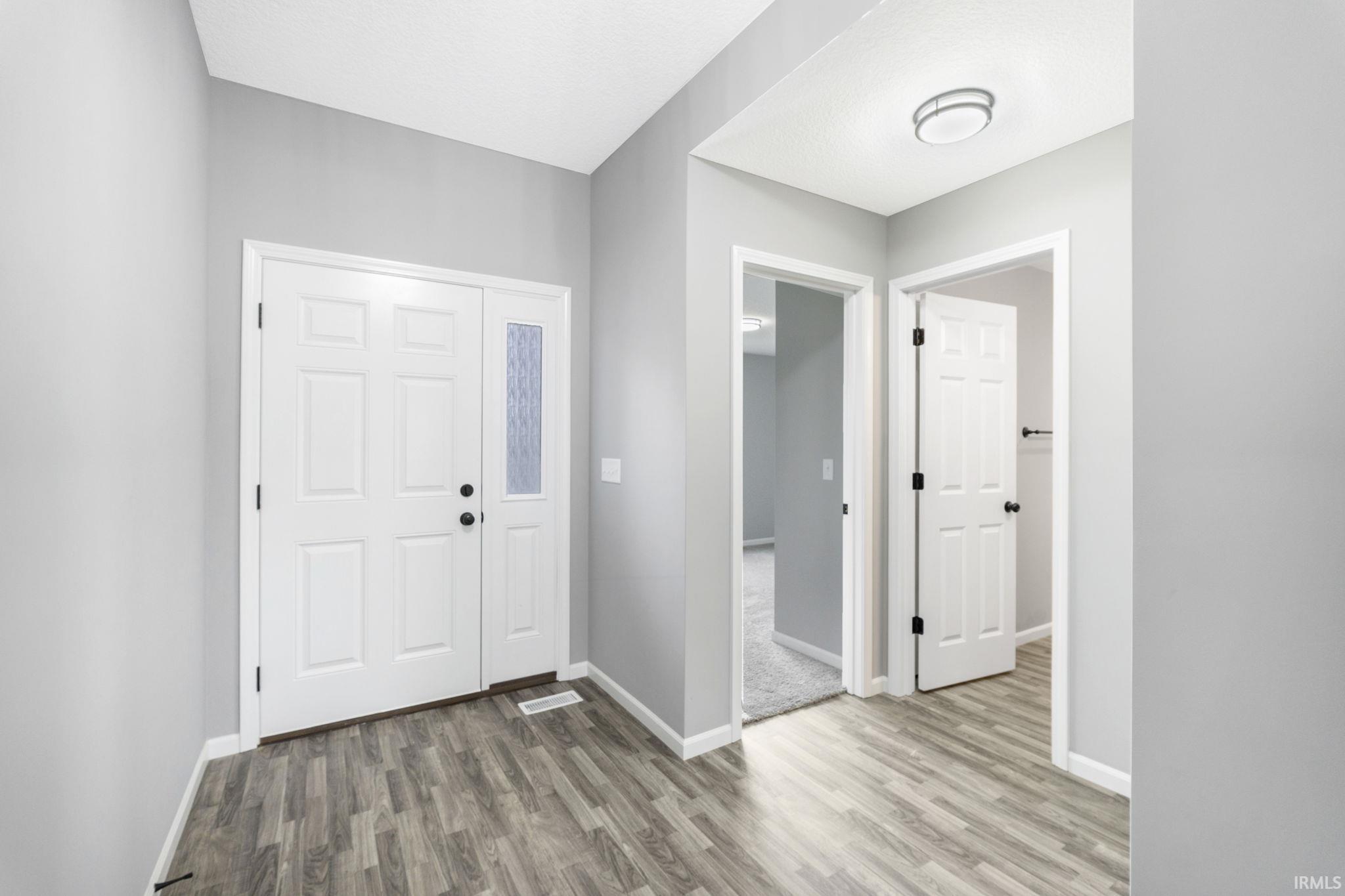 1409 Pyke Grove Pass Huntertown, IN 46748 - Photo 2 of 34