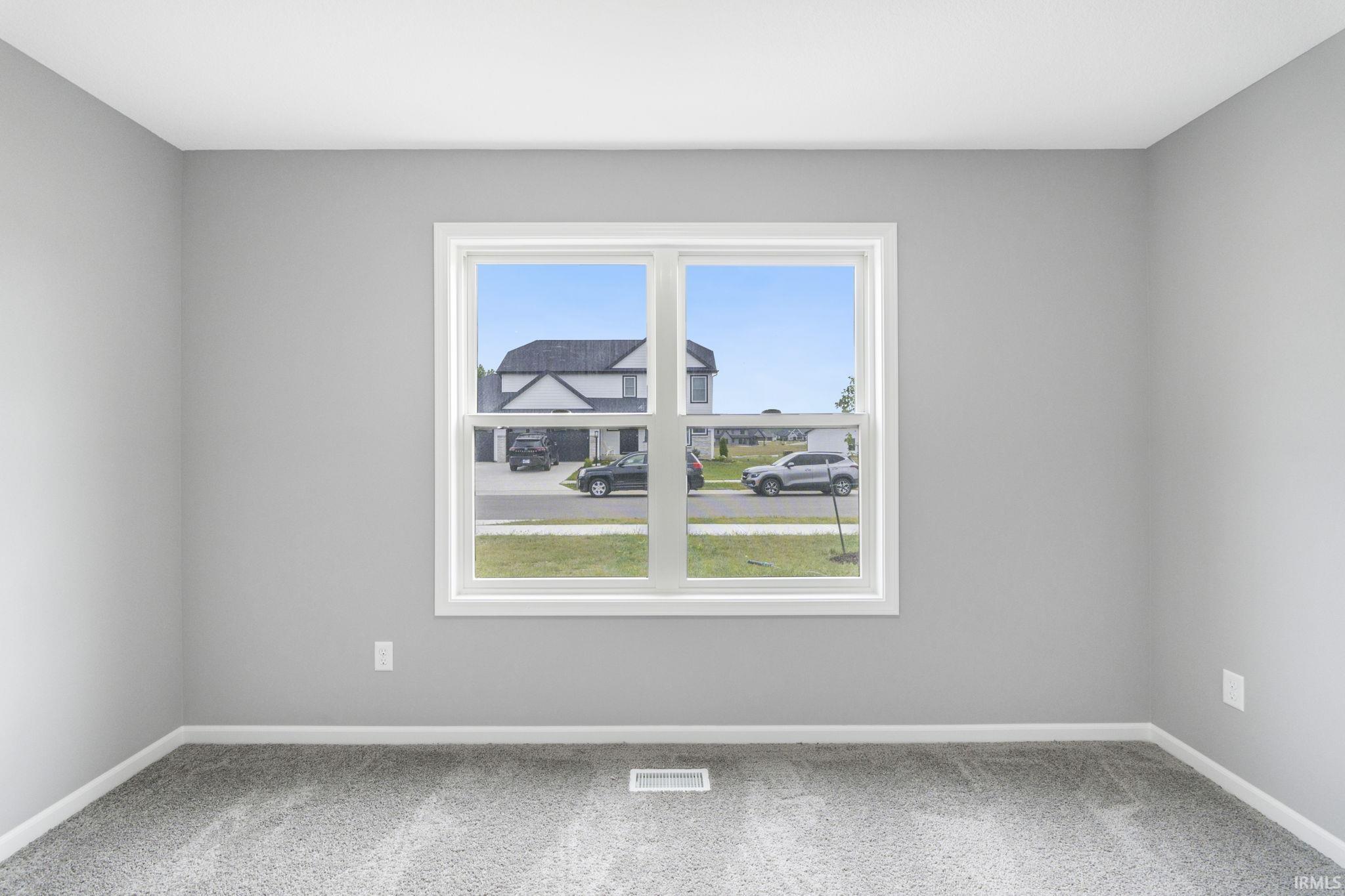 1409 Pyke Grove Pass Huntertown, IN 46748 - Photo 4 of 34