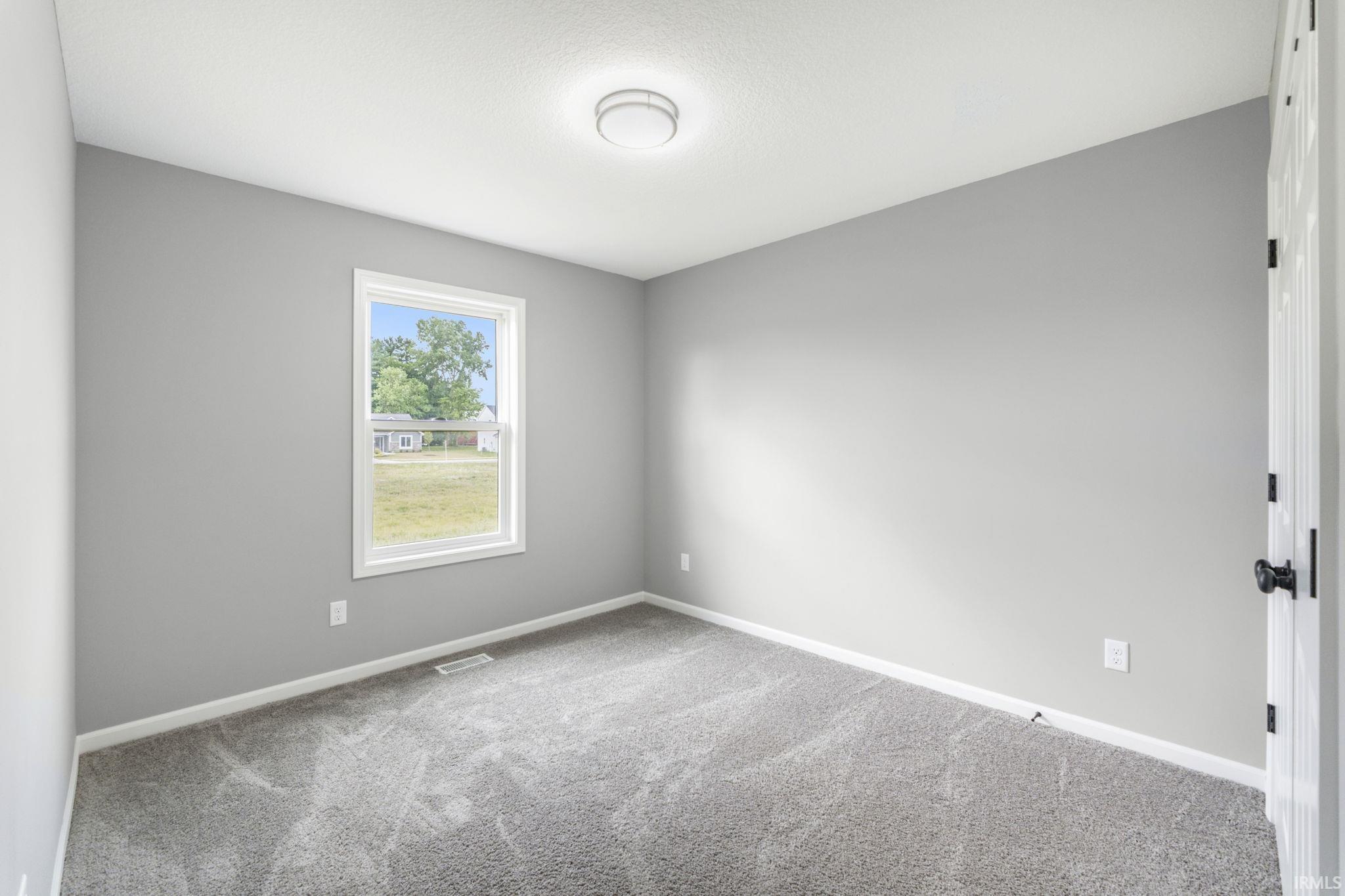 1409 Pyke Grove Pass Huntertown, IN 46748 - Photo 7 of 34