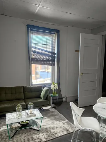 $1,382 | 771 Dwight Street, Unit 3R, Holyoke, MA 01040