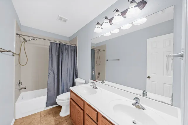 $2,395 | 5811 Vineyard Hill Drive, Pearland, TX 77581