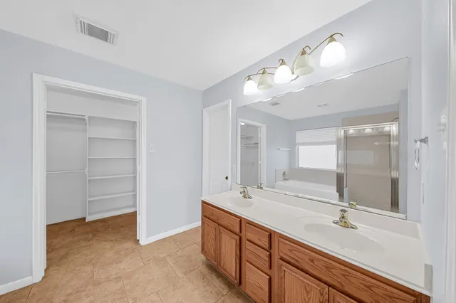 $2,395 | 5811 Vineyard Hill Drive, Pearland, TX 77581