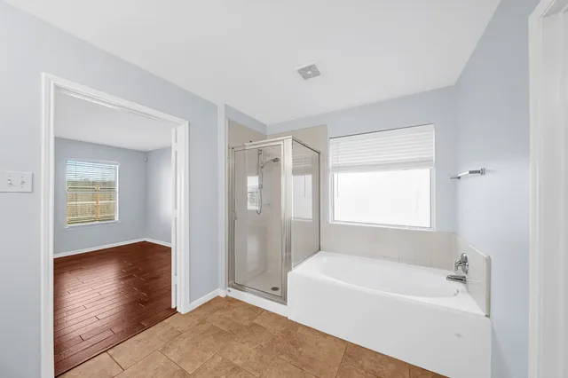 $2,395 | 5811 Vineyard Hill Drive, Pearland, TX 77581