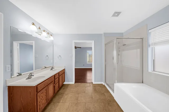 $2,395 | 5811 Vineyard Hill Drive, Pearland, TX 77581