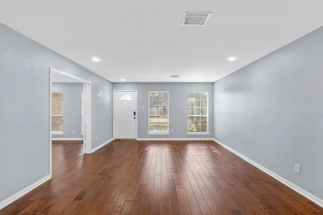 $2,395 | 5811 Vineyard Hill Drive, Pearland, TX 77581