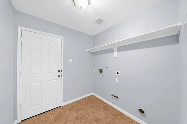 $2,395 | 5811 Vineyard Hill Drive, Pearland, TX 77581