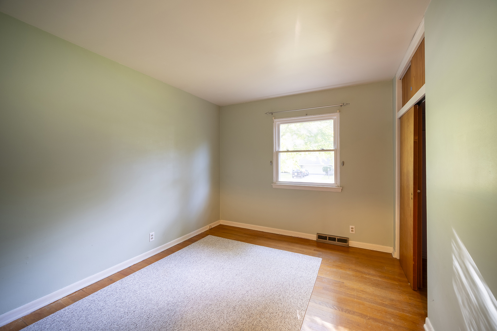 47 Briarcliff Road Montgomery, IL 60538 - Photo 11 of 19 an empty room with a window