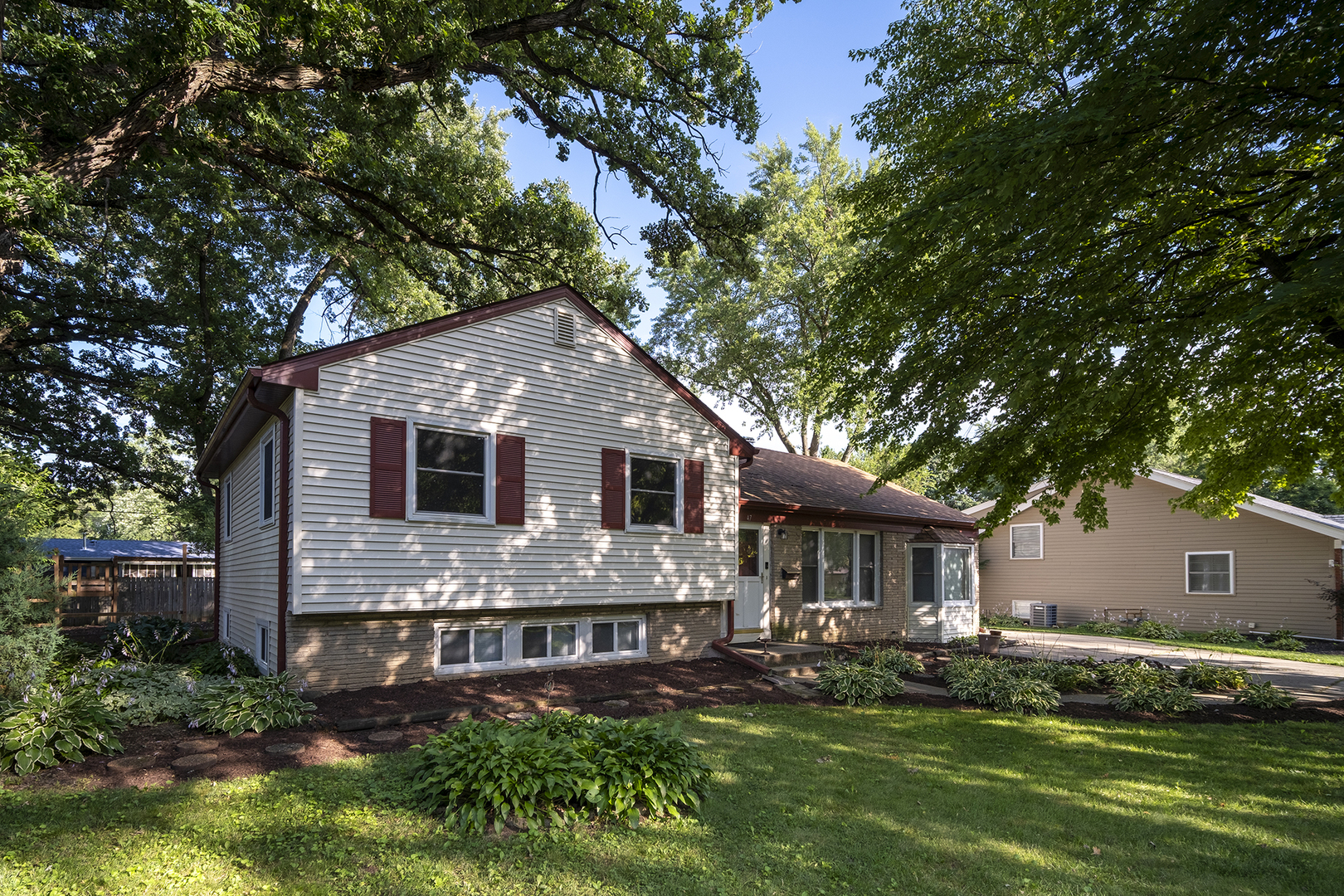 47 Briarcliff Road Montgomery, IL 60538 - Photo 2 of 19 a front view of house with yard and green space