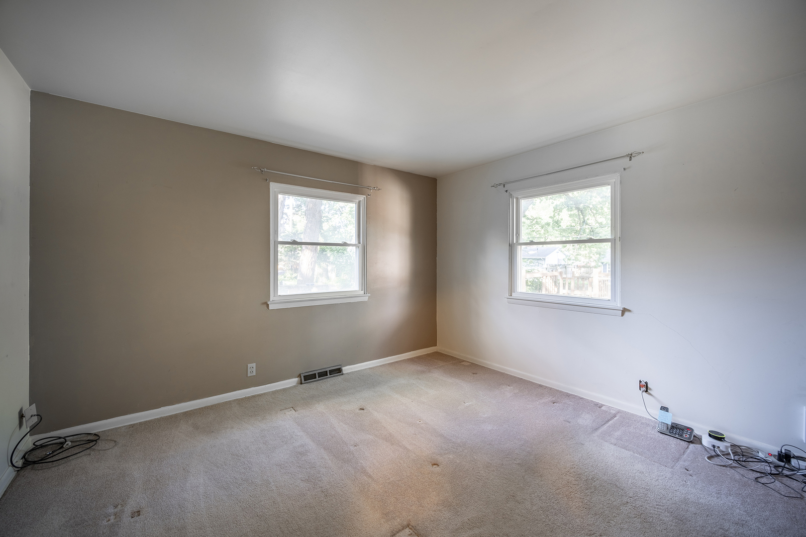 47 Briarcliff Road Montgomery, IL 60538 - Photo 9 of 19 an empty room with windows