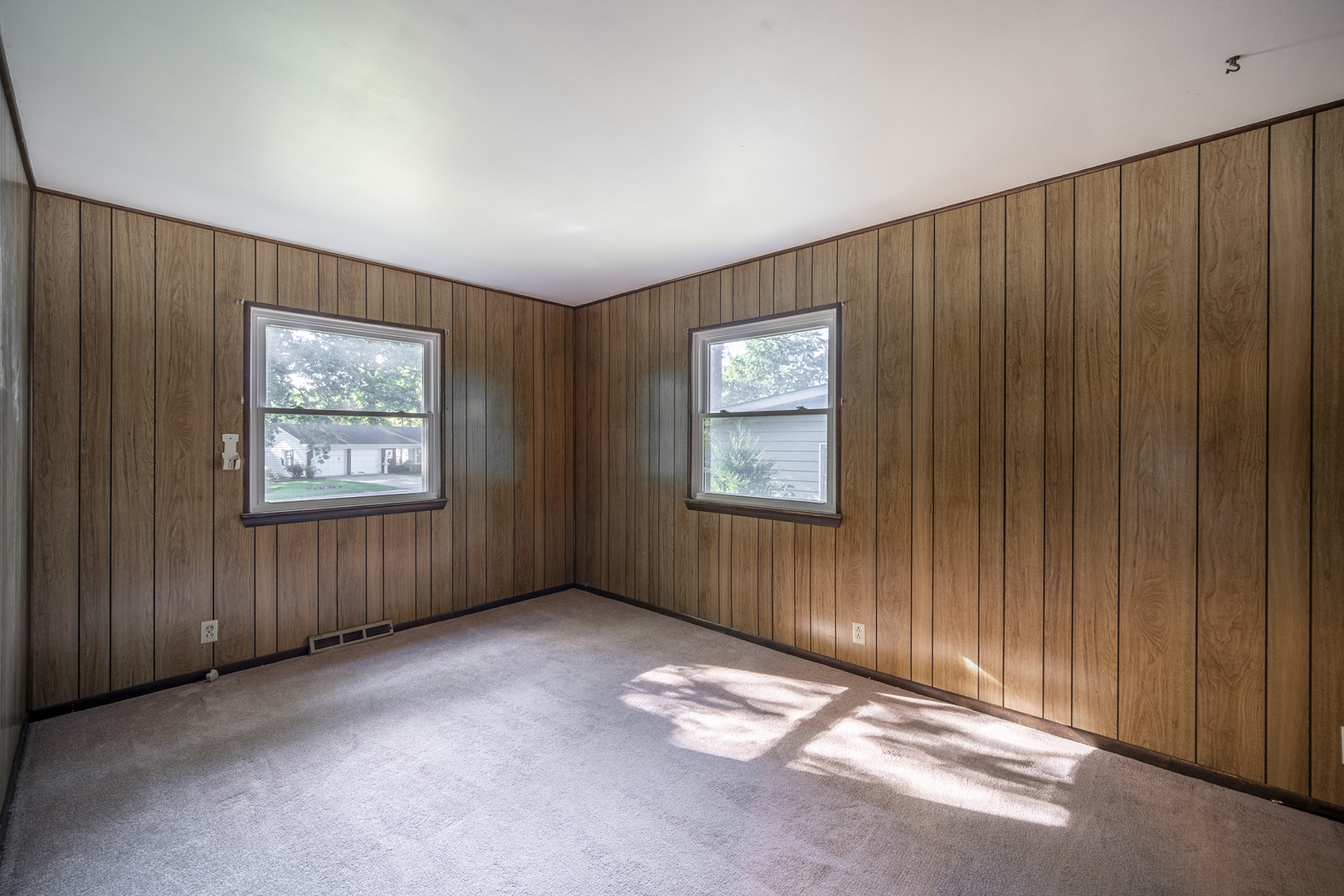 47 Briarcliff Road Montgomery, IL 60538 - Photo 10 of 19 an empty room with windows