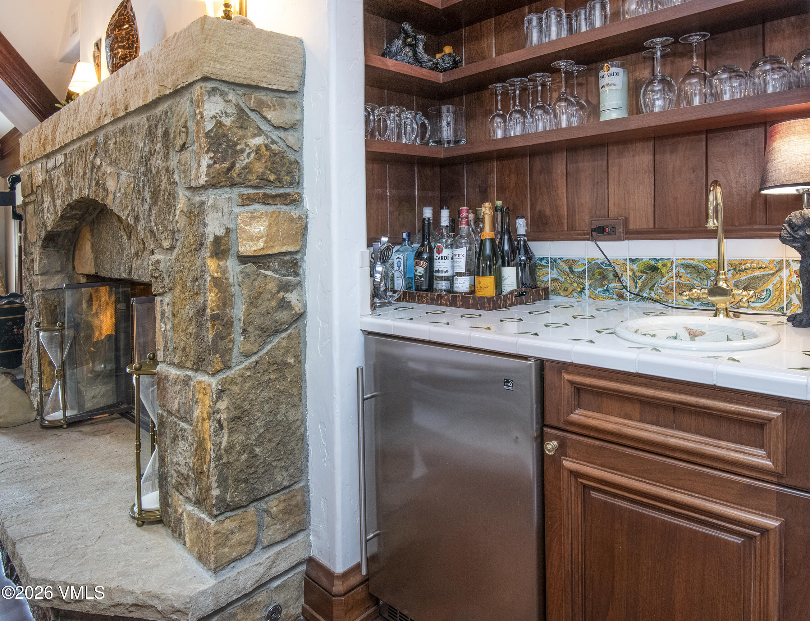 458 Vail Valley Drive, Unit R5 Vail, CO 81657 - Photo 15 of 39 Wet Bar