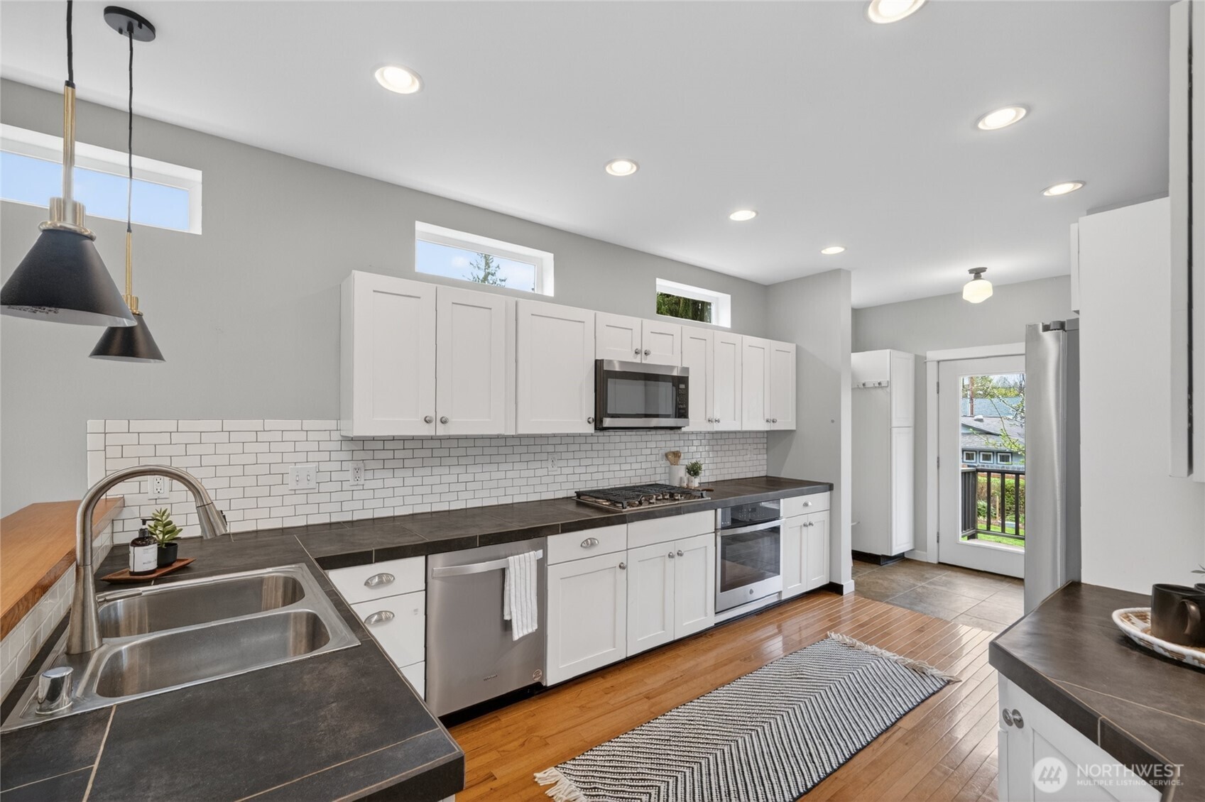 1306 23rd Street Bellingham, WA 98225 - Photo 4 of 40