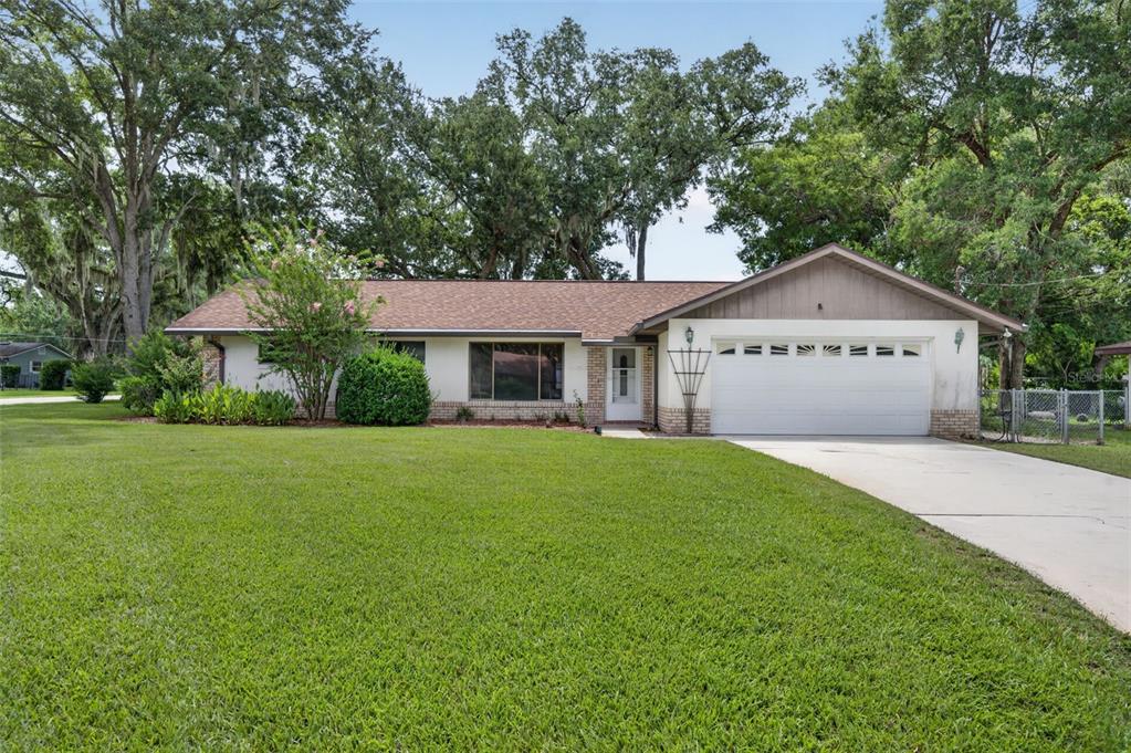 290 Sandyhook Lane DeLand, FL 32724 - Photo 2 of 27