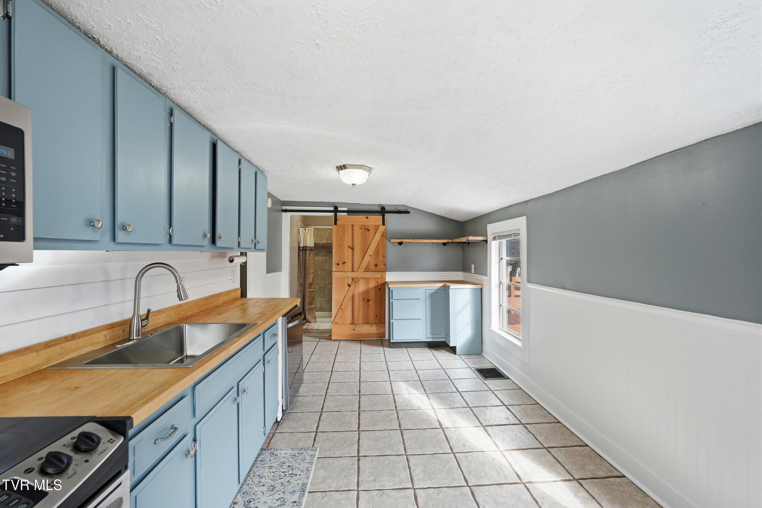 1252 Old Jonesboro Road, Unit 1 Bristol, TN 37620 - Photo 10 of 22 10_dsc08229