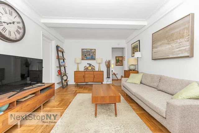 $505,000 | 333 East 53rd Street, Unit 7C | Sutton Place
