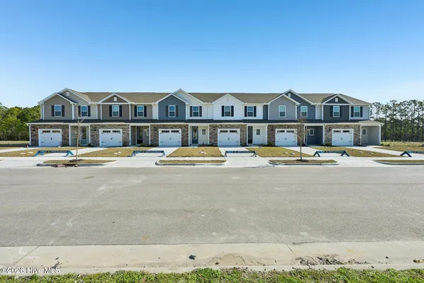 $319,900 | 101 Cmns Vw Drive, Hampstead, NC 28443