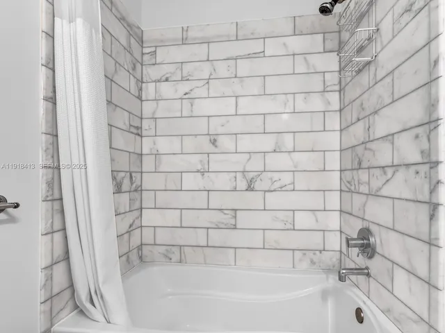 a view of livingroom with furniture