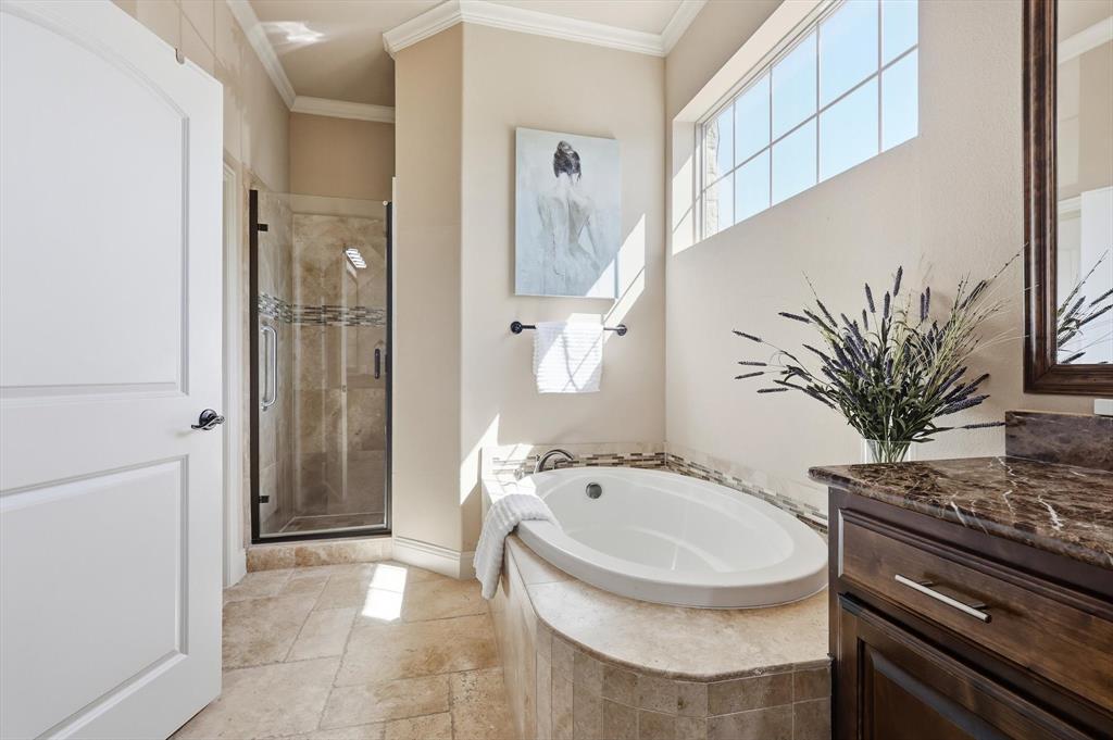 617 Two Creeks Plaza Richardson, TX 75080 - Photo 21 of 40 a bath room with a sink and a mirror