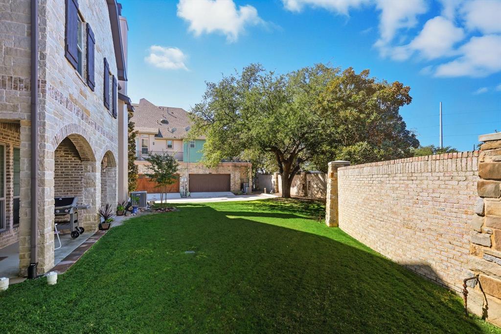 617 Two Creeks Plaza Richardson, TX 75080 - Photo 36 of 40 a backyard of a house with table and chairs
