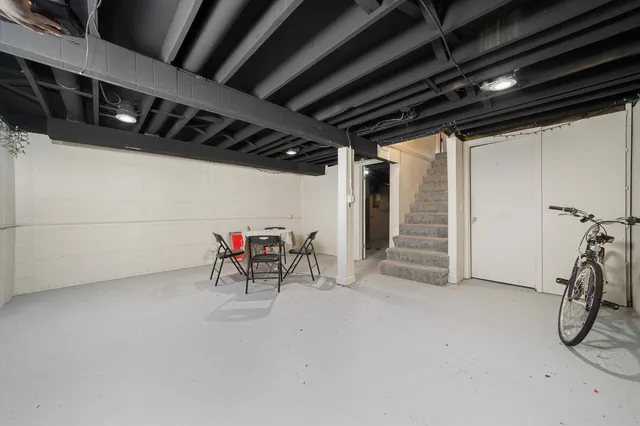 $264,900 | 7333 Winthrop Way, Unit 10, Downers Grove, IL 60516