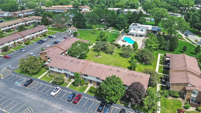 $264,900 | 7333 Winthrop Way, Unit 10, Downers Grove, IL 60516