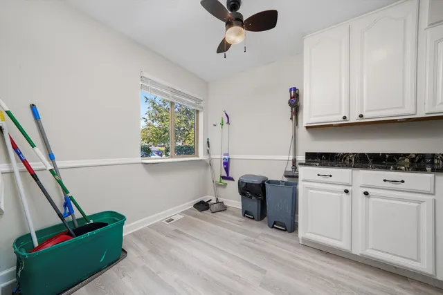 $264,900 | 7333 Winthrop Way, Unit 10, Downers Grove, IL 60516