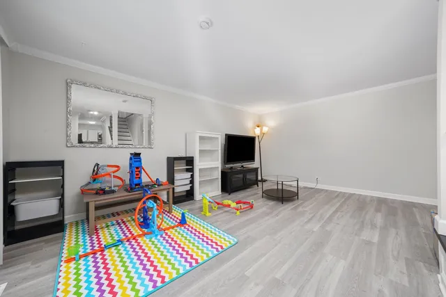 $264,900 | 7333 Winthrop Way, Unit 10, Downers Grove, IL 60516