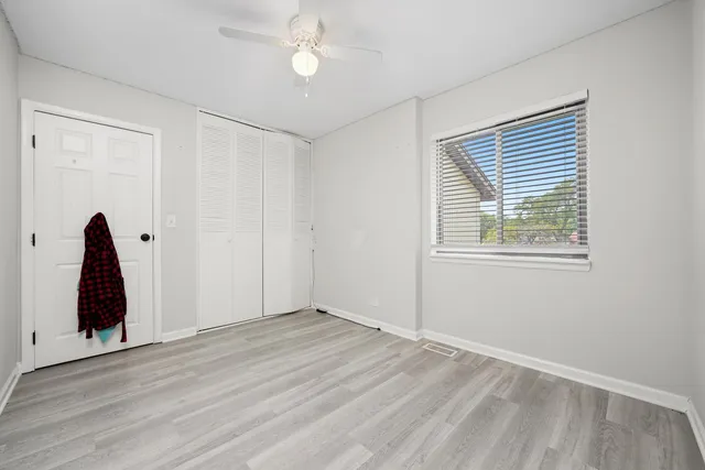 $264,900 | 7333 Winthrop Way, Unit 10, Downers Grove, IL 60516