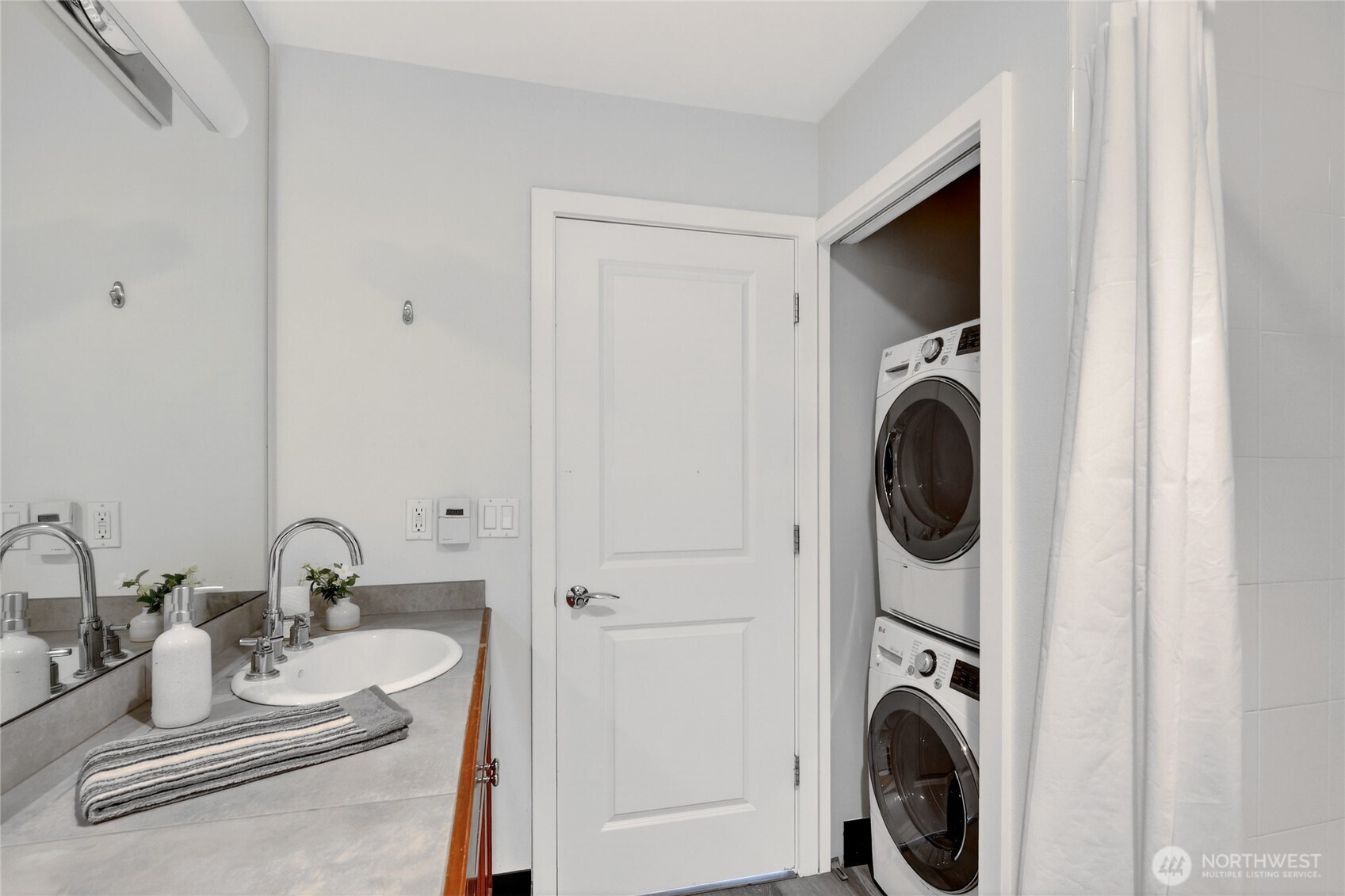 321 East Thomas Street, Unit 303 Seattle, WA 98102 - Photo 15 of 24 a view of a hallway with washer and dryer