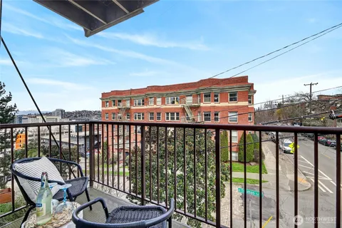 $415,000 | 321 East Thomas Street, Unit 303, Seattle, WA 98102