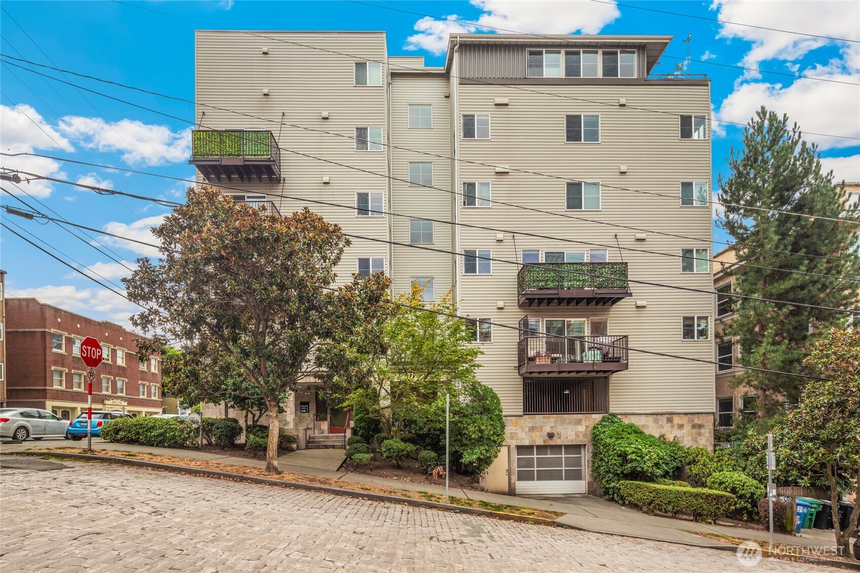 321 East Thomas Street, Unit 303 Seattle, WA 98102 - Photo 20 of 24 front view of a building