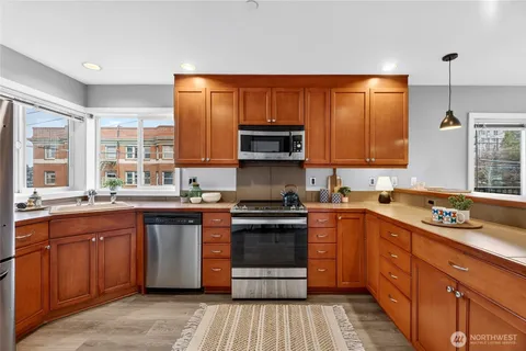 $415,000 | 321 East Thomas Street, Unit 303, Seattle, WA 98102