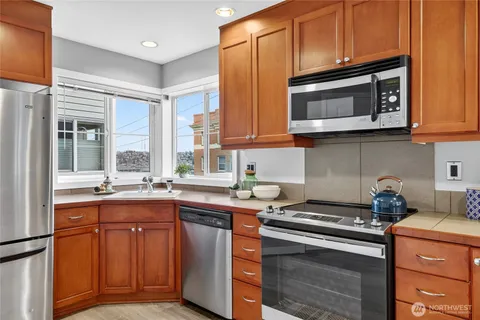 $415,000 | 321 East Thomas Street, Unit 303, Seattle, WA 98102