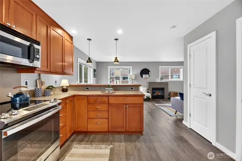 $415,000 | 321 East Thomas Street, Unit 303, Seattle, WA 98102
