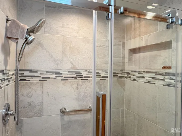 a view of a house with porch and furniture